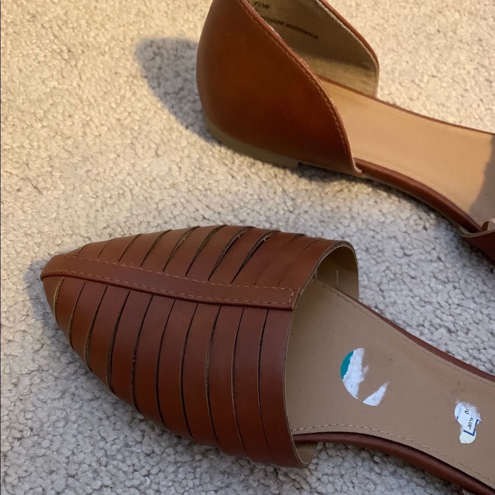 Brown flats LIKE NEW - Picture 4 of 5